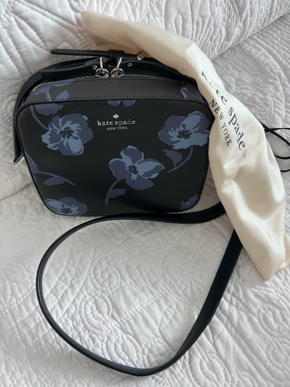 kate spade NY Women's
Newbury Port Lane Cammie Crossbody Bag (Like New)